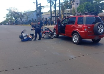 Choque múltiple en Posadas dejó dos personas heridas en una esquina cercana a una escuela