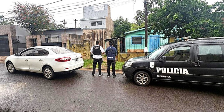 BARRIO ROCAMORA. El viernes durante la siesta se desplegó el operativo de la Policía provincial y la Fiscalía Ciberdelitos.