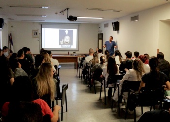 Parque de la Salud: ateneos multidisciplinarios fortalecen el abordaje de casos clínicos complejos