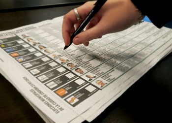 “Por primera vez en 115 años todos los candidatos estarán en el mismo papel”