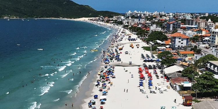A LA ESPERA. Ingleses, una de las playas insignia de Florianópolis, tiene por ahora pocas reservas confirmadas.