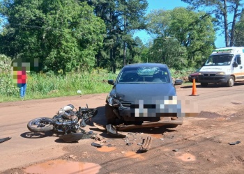 Motociclista con politraumatismos y fracturas tras chocar con un auto en Alem
