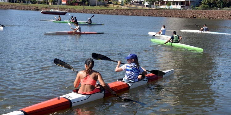 CONVOCADOS. Los palistas y amantes de las distintas actividades náuticas se movilizarán hoy por la tarde.
