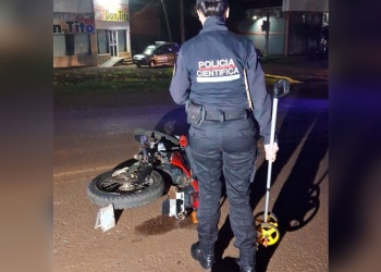 Despiste en San Vicente: pareja de motociclistas resultó herida tras embestir a un perro