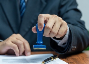 Escribanos. Los jueces sin litigio…