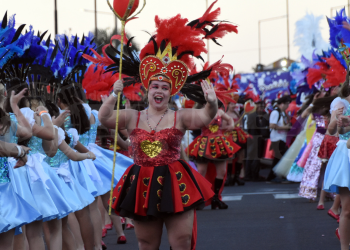 Volvió todo el brillo y la alegría de la Estudiantina posadeña 2025