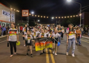 Multitudinario desfile y comienzo de la Fiesta Provincial de la Cerveza en Alem