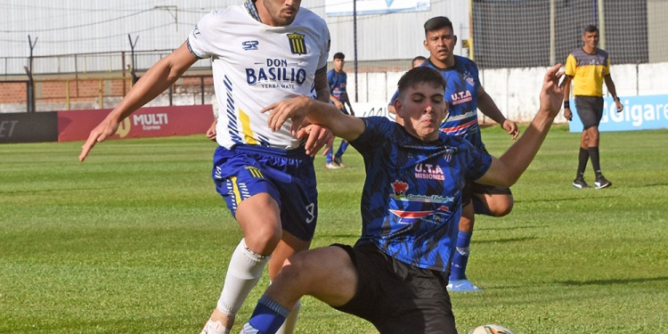 EN JUEGO. Mitre y Colectiveros recuperaron un partido de la tercera fecha.