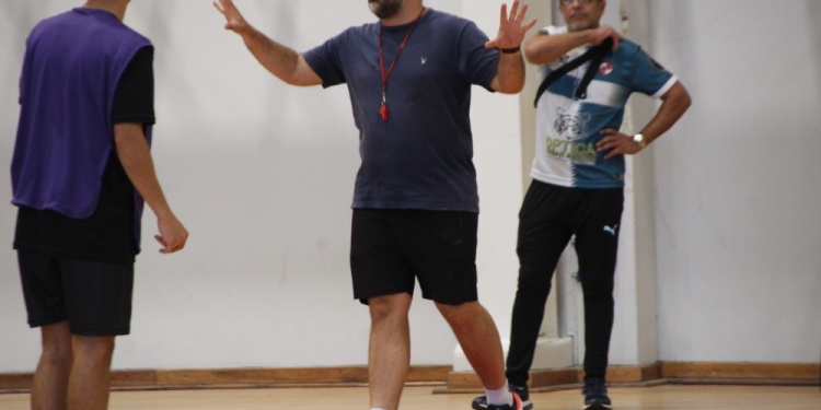 AL FRENTE. “Toto” Lozina, a cargo de la dirección técnica de la Selección.