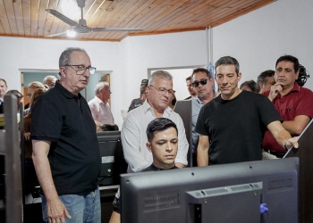 Passalacqua inauguró el nuevo sistema de cámaras y entregó títulos de propiedad en Puerto Rico