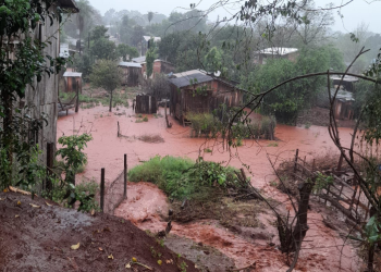 Fuertes lluvias provocaron anegamientos en Andresito y granizo en Puerto Libertad
