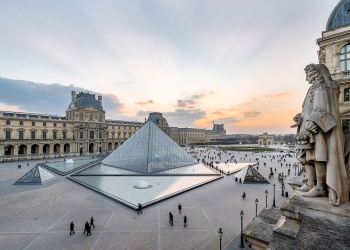 Robo de película en el Louvre: ladrones sustrajeron joyas de Napoleón en solo 7 minutos