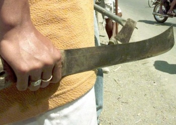 Atacó a machetazos a una familia y fue arrestado en Santa Ana cuando escapaba