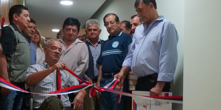 LUIS DURÁN, EN ESTA FOTO CON CHOMBA AZUL OSCURO Y GAFAS.