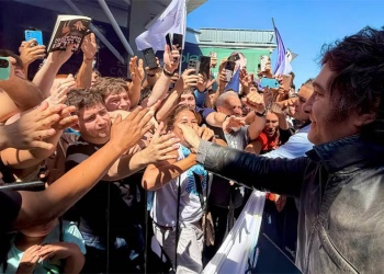 Milei suspendió su acto de campaña en Santa Fe por incidentes y viajó a Entre Ríos