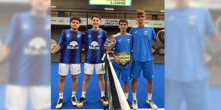 EN CANCHA. Santino (primero a la izq.) con su dupla, ayer en el duelo de cuartos.