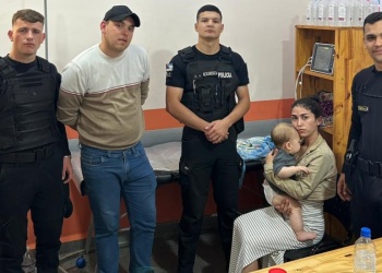 Policías reanimaron a un bebé que se estaba asfixiando en Pueblo Illia