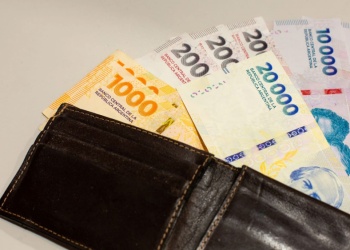 Salario mínimo: el poder adquisitivo volvió a caer en agosto y alcanzó niveles del 2001