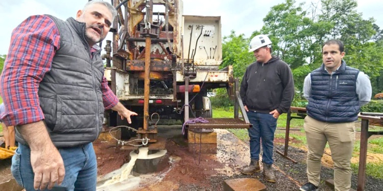 A CRUZAR LOS DEDOS. Quitar los elementos que obstruyen el acceso al Acuífero es la misión.