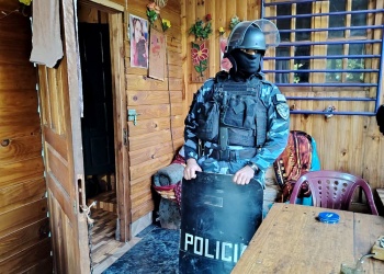 Delincuente con arresto domiciliario disparó, amenazó y fue detenido con drogas y un arsenal