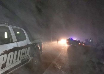 Vuelco en la madrugada: joven de 23 años resultó herido al perder el control de su auto