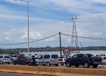Largas filas en los pasos de  Misiones hacia Paraguay y Brasil
