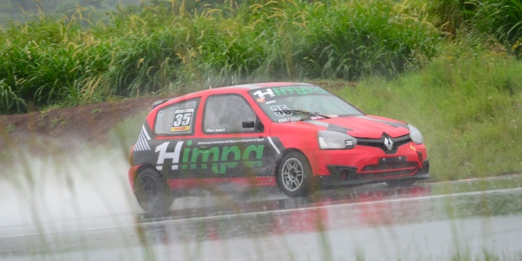 ROMPIÓ EL CRONÓMETRO. Huta se quedó con la pole position en la Clase 3.