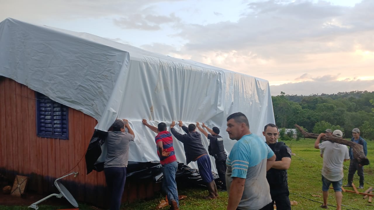 El Soberbio: fuertes vientos y granizo causaron destrozos en varias colonias rurales