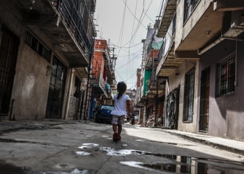 Quemar ahorros, vender pertenencias o endeudarse: las estrategias para subsistir