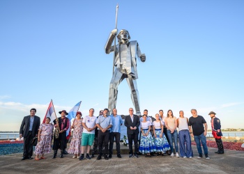 Vigilia por Andrés: música y homenaje a  los pies del monumento