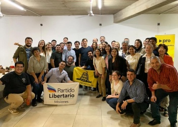 Concejales opositores migran a La Libertad Avanza y debilitan al Pro en Misiones