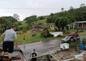 Violento temporal en la frontera: devastación en Dionísio Cerqueira, frente a Bernardo de Irigoyen