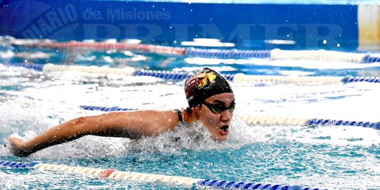 MILÉSIMAS. Nadadores misioneros, correntinos y paraguayos compartieron ayer una jornada a pleno en casa del Azzurro.