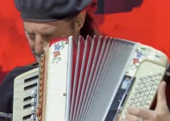 El Chango Spasiuk brilló en el recital de Divididos con una canción emblemática del Litoral