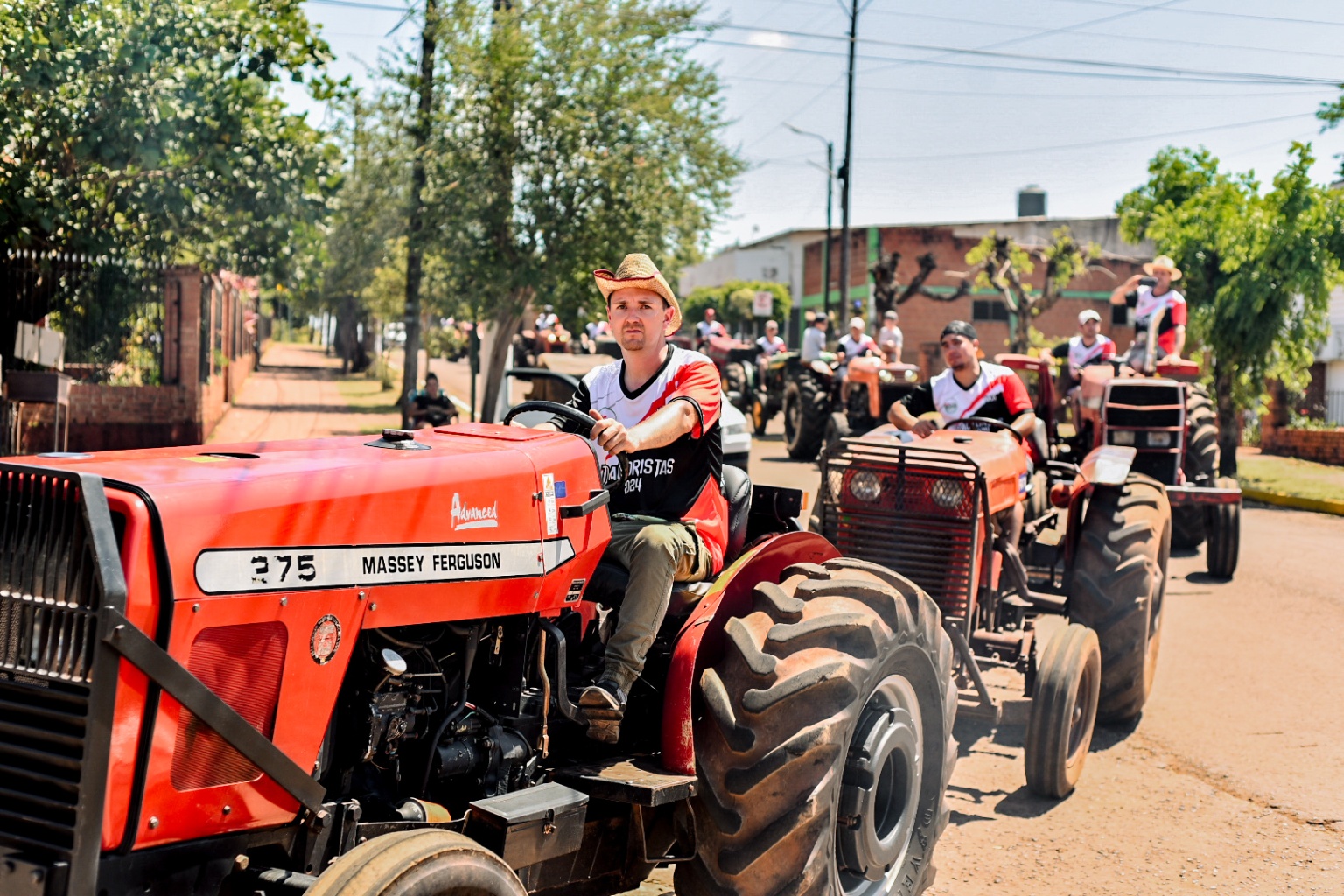 Gobernador Roca se viste de fiesta para el inicio de la Fiesta Provincial de la Mandioca
