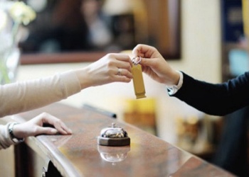 “La demanda está paralizada, son pocos los que están preguntando por las reservas”