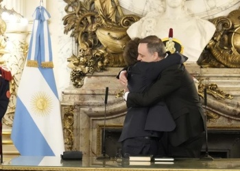 Milei le tomó juramento a Adorni como nuevo jefe de Gabinete