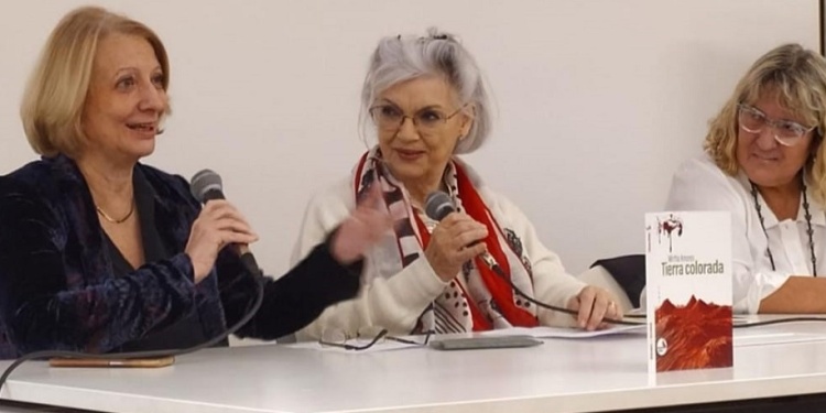 CIENCIA, MITOLOGÍA MISIONERA Y LITERATURA. La escritora y neuróloga Mirtha Amores (izquierda), lanzó su segunda novela suspenso titulada “Tierra Colorada”, junto a la reconocida periodista y conductora Gigliola Zecchin (Canela), la obra tendrá su presentación en Posadas el próximo 13 de noviembre en la Biblioteca Popular.