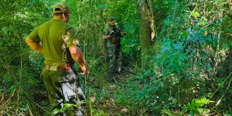 MONITOREO. Los guardaparques pudieron retirar diversos elementos que pretendían ser utilizados para la caza furtiva.