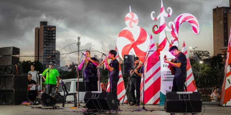 VARIADO. Los turistas disfrutaron de diversas propuestas culturales.