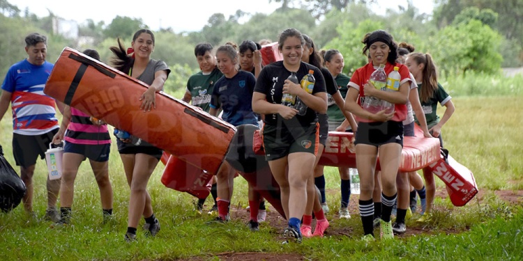 PARANÁ LAS ESPERA. Las chicas de Misiones vienen siendo protagonistas en la competencia de siete nacional.