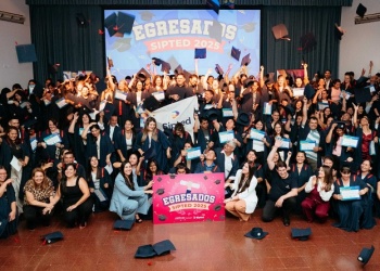 Alegría y emoción: 350 egresados del SIPTED recibieron sus diplomas de fin de estudios