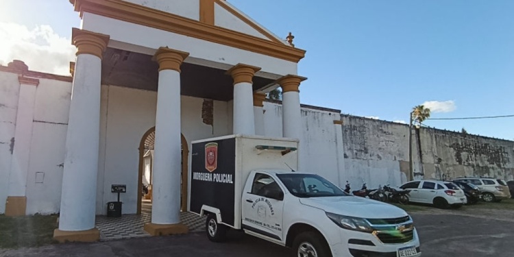 CAMPOSANTO “LA SOLEDAD”. La morguera de la fuerza de seguridad misionera retiró el cuerpo el sábado por la tarde.