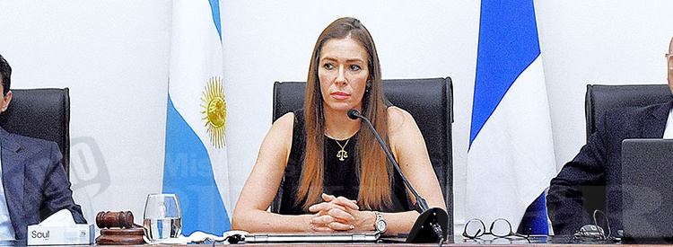 TRIBUNAL PENAL 1. Viviana Gladis Cukla y Miguel Ángel Faría (a la derecha de la imagen, vocal subrogante) votaron por la absolución, Gustavo Arnaldo Bernie (izquierda) se inclinó por la prisión perpetua para De Menes.
