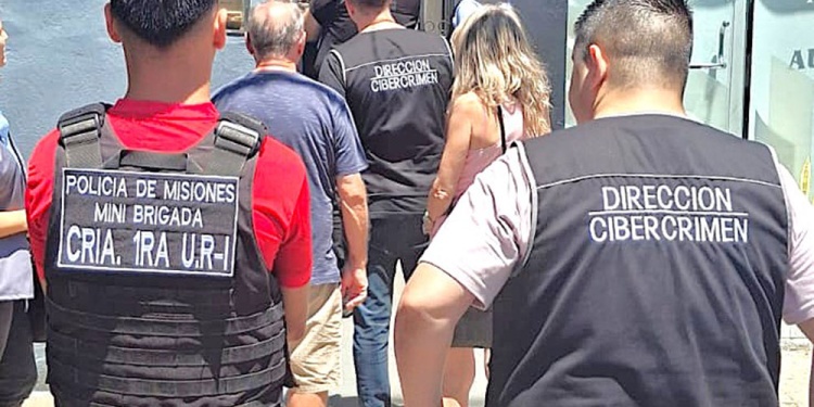 PROCEDIMIENTO DEL SÁBADO. Allanamiento en un departamento de calle Buenos Aires casi Tucumán, al día siguiente de la detención del contador en un café cercano.