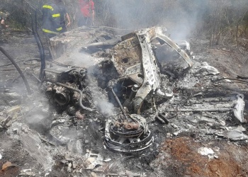 Tragedia vial en Misiones: lujoso auto despistó y se incendió por completo con su conductor dentro