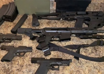 Establecen estrictos requisitos para portación de armas semiautomáticas de uso civil