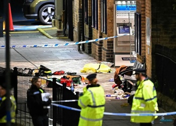 Ataque con cuchillo en tren hacia Londres: dos personas siguen en estado crítico