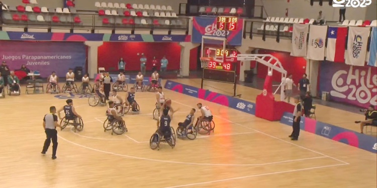 MISIONERO EN ACCIÓN. Patricio Núñez (9) sumó 12 puntos ante los mexicanos.