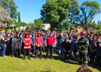 Alumnos de Oberá participaron en simulacros de evacuación escolar
